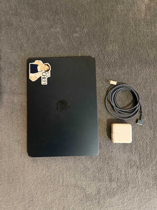MacBook Air M2 13,6, 16 GB RAM, 512 GB ssd, 8-core CPU, 10-core GPU