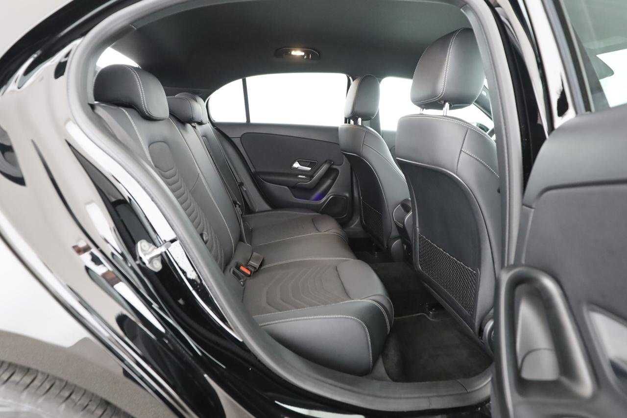 Mercedes-Benz A250e Híbrido Plug-in Nov de 2022 com 218 Cv  14 000 km
