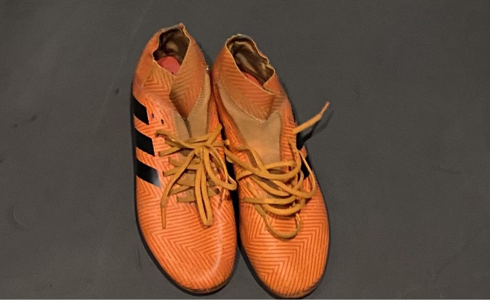 Chuteiras adidas nemesis usadas em bom estado tamanho 38,5