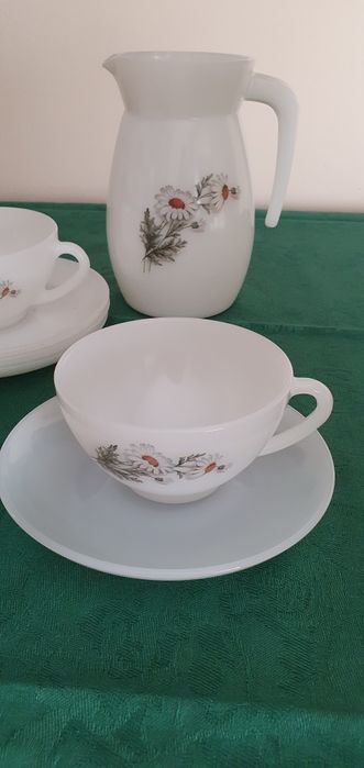 Louça Arcopal com Malmequer