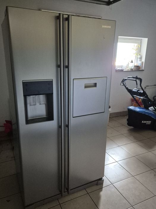 Lodówka samsung.