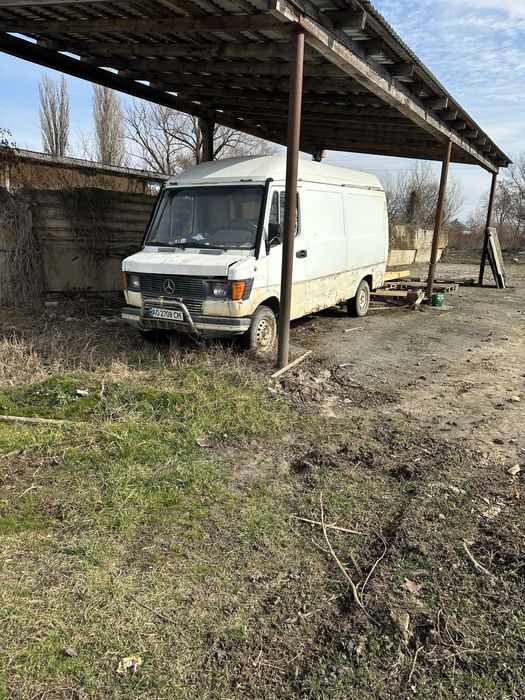 Mersedes Benz 310 1990