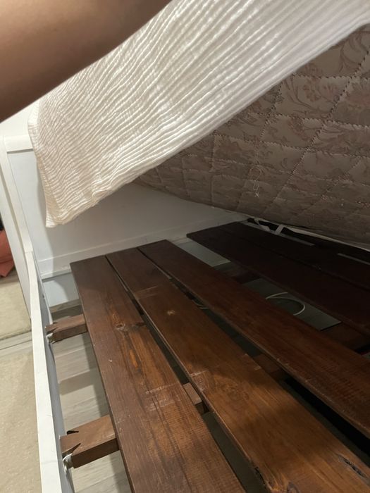 Cama de madeira com estrado e colchão – preço negociável