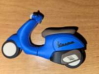 Pendrive niebieski skuter motor