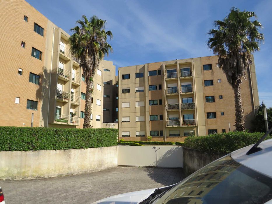 Apartamento T3 em excelente estado, localizado em Valbom !