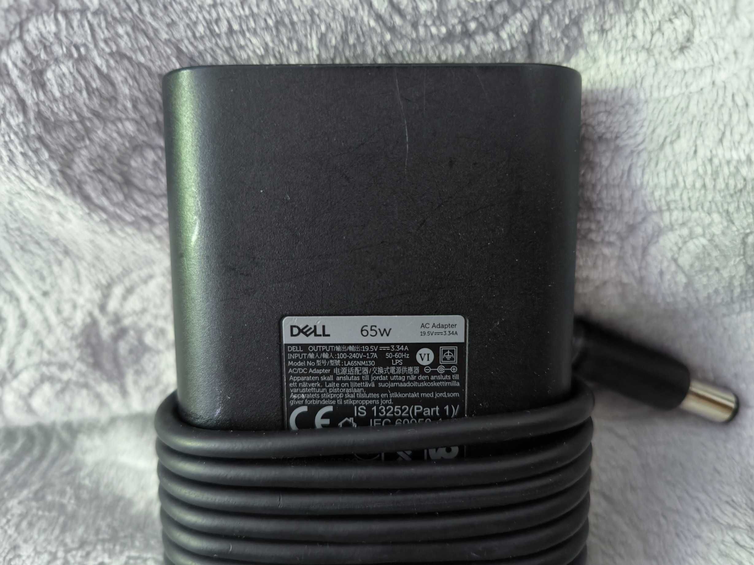 Nowoczesny zasilacz Dell 65W - Lekki, kompaktowy i niezawodny