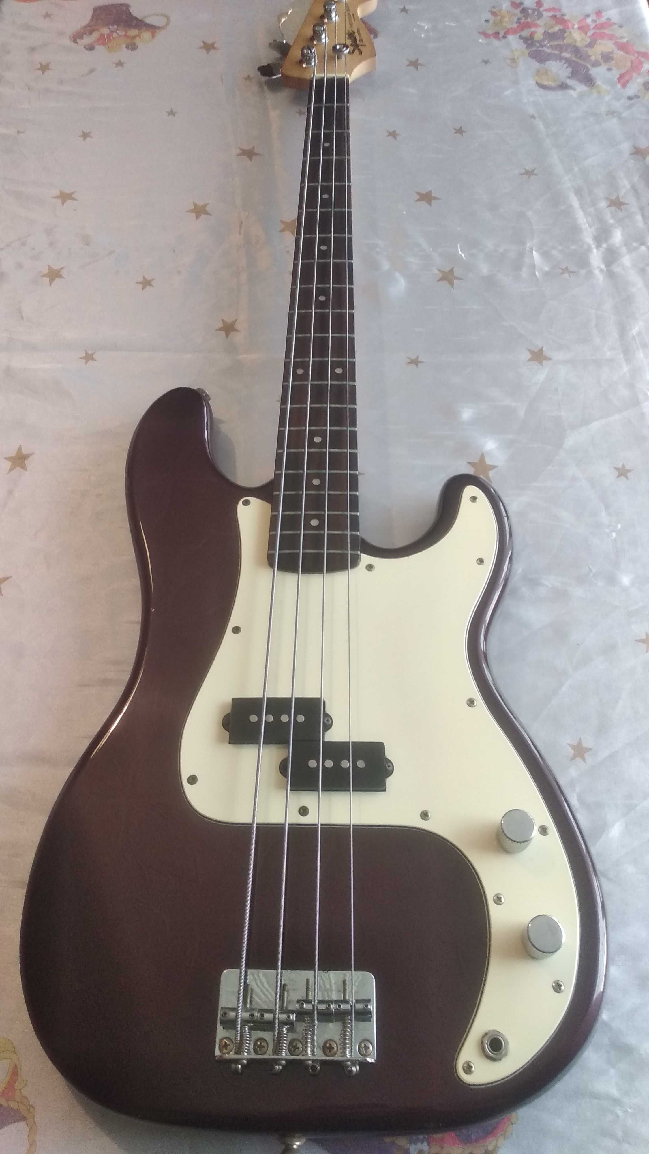 Gitara basowa Fender Squier Precision Bass.