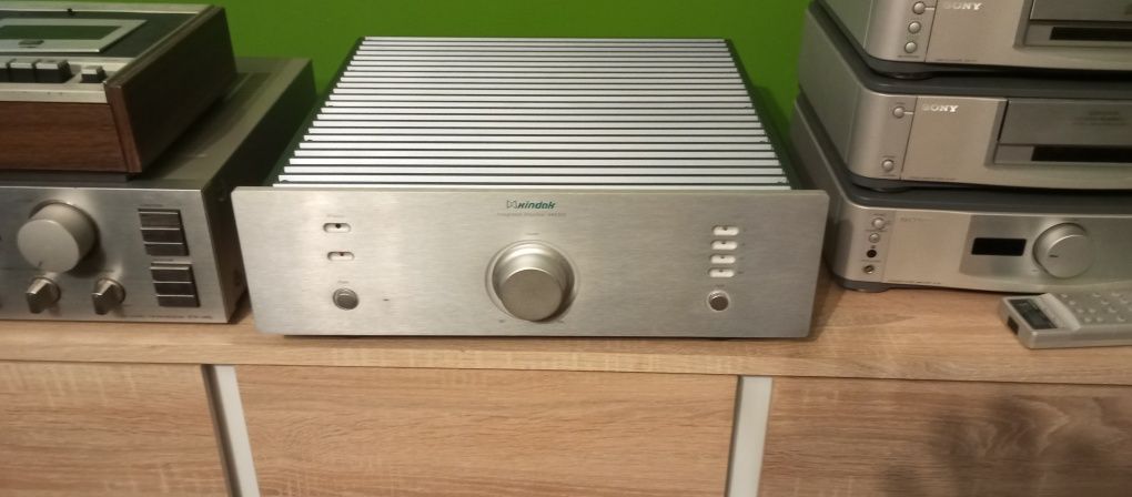 Wzmacniacz hybrydowy Xindak XA6200