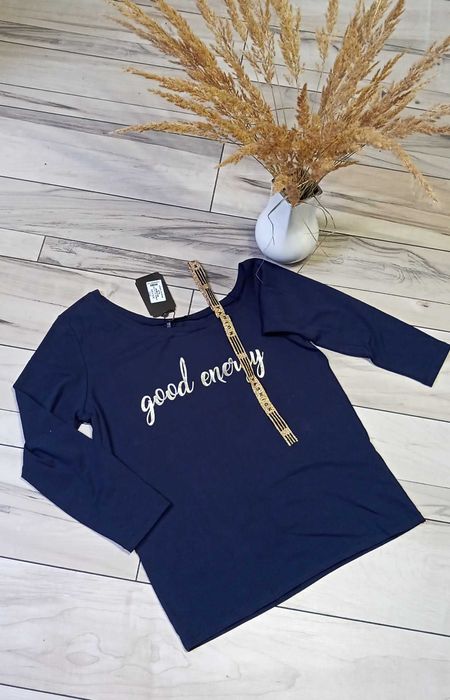 Bluzka Damska. Fason Prosty.