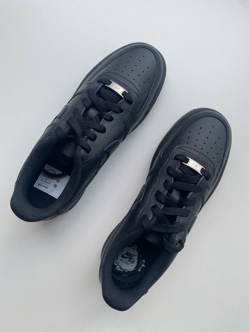 Оригинал 100% / EUR39 Кожаные кроссовки Nike Air Force 1 LE