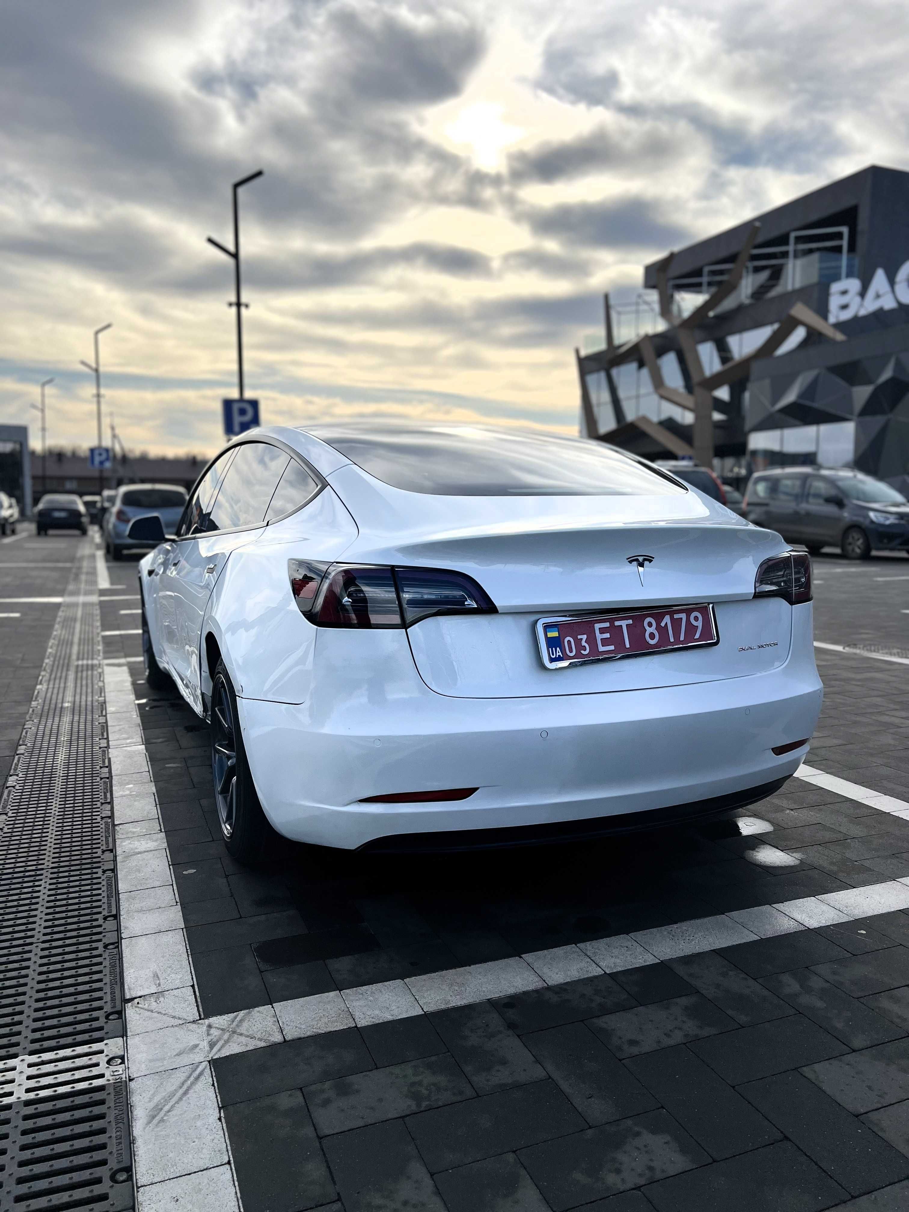 Tesla Model 3 Long Range Dual Motor AWD 2021 рік