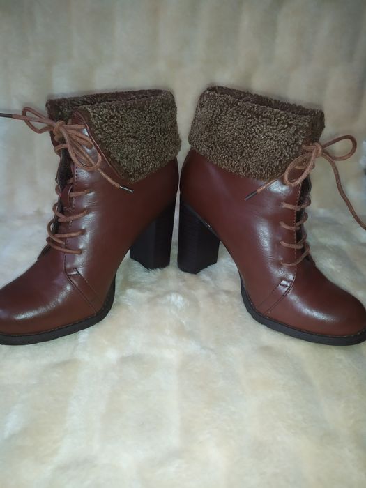 Buty zimowe na slupku