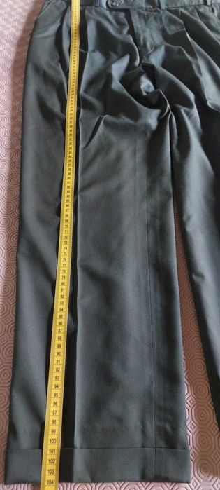 Calca causal verde escuro