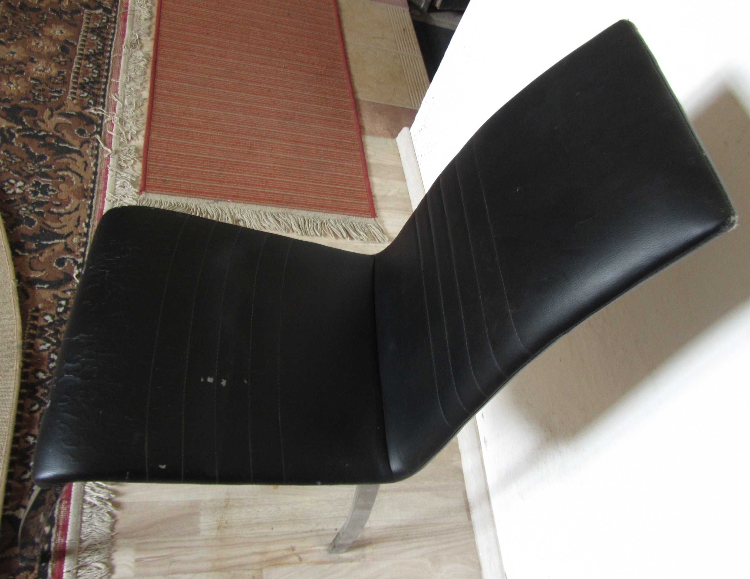 Krzesła na metalowych nogach w obiciu z ekoskóry, solidne, mocne