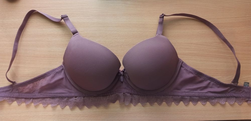 Бюстгальтер жіночий