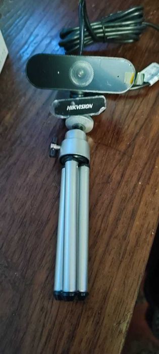 Hikvision DS-E12 1080P USB з штативом