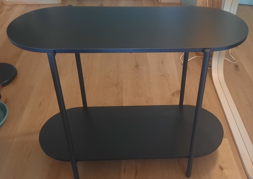 Consola como nova, elegante e prática