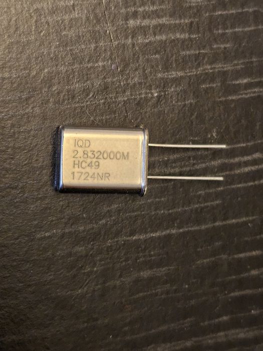 Кварцовий резонатор IQD Тайвань кварц и  HC49 2.832000MHZ 1724NR