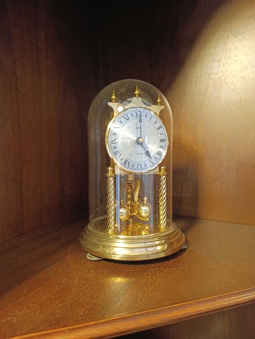 Relógio antigo de lareira