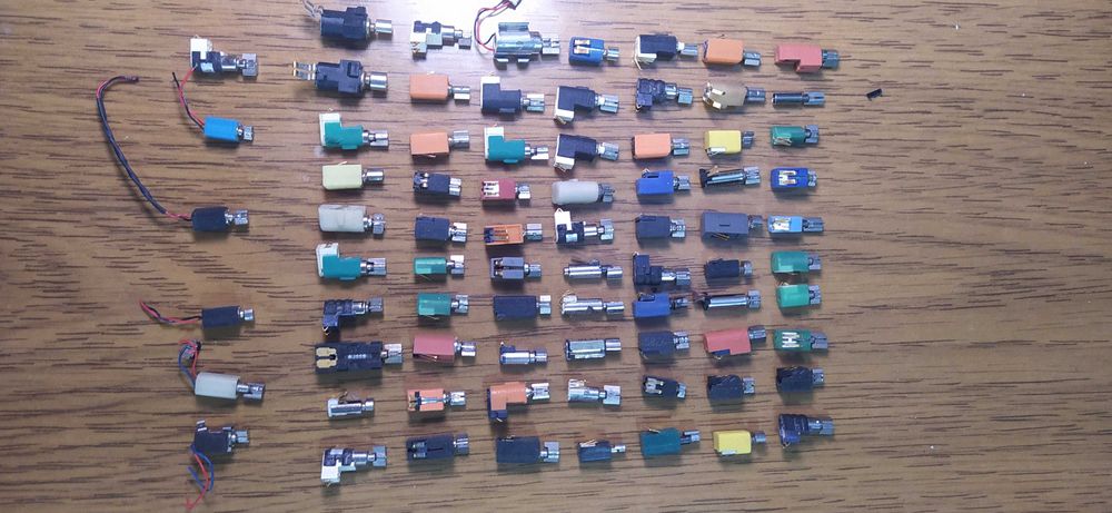 Запчасти от телефонов, микрофоны, вибромоторы, динамики, гнёзда зарядк