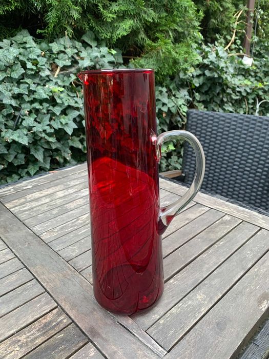 dzbanek wazon, czerwone szkło, wysoki, PRL, Vintage, 31 cm