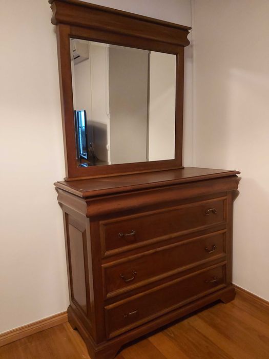 Mobília em madeira estilo Luís Filipe