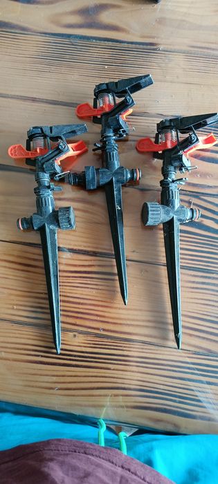 Zraszacz gwoździowy pulsacyjny