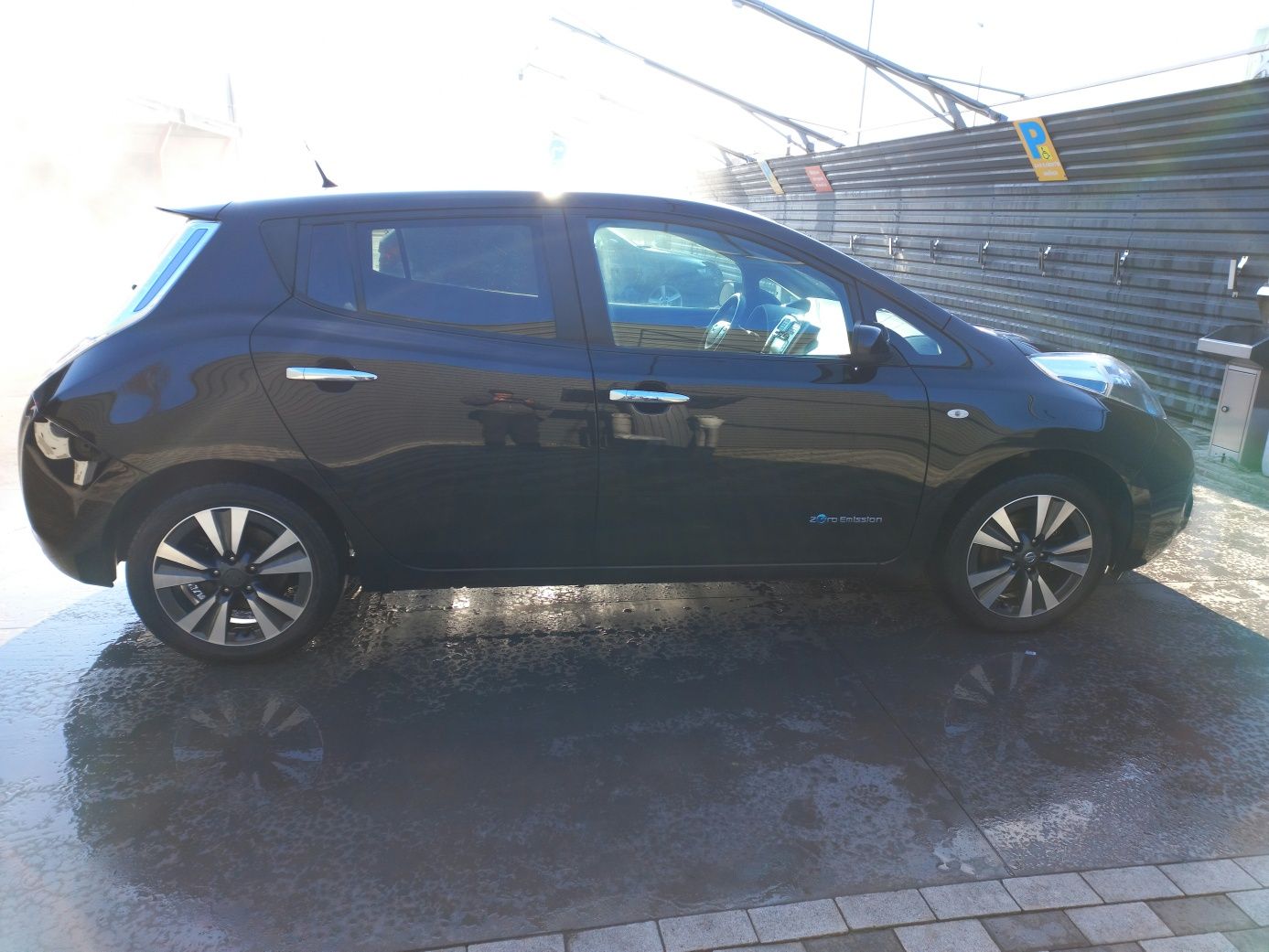 Nissan Leaf 2017 року