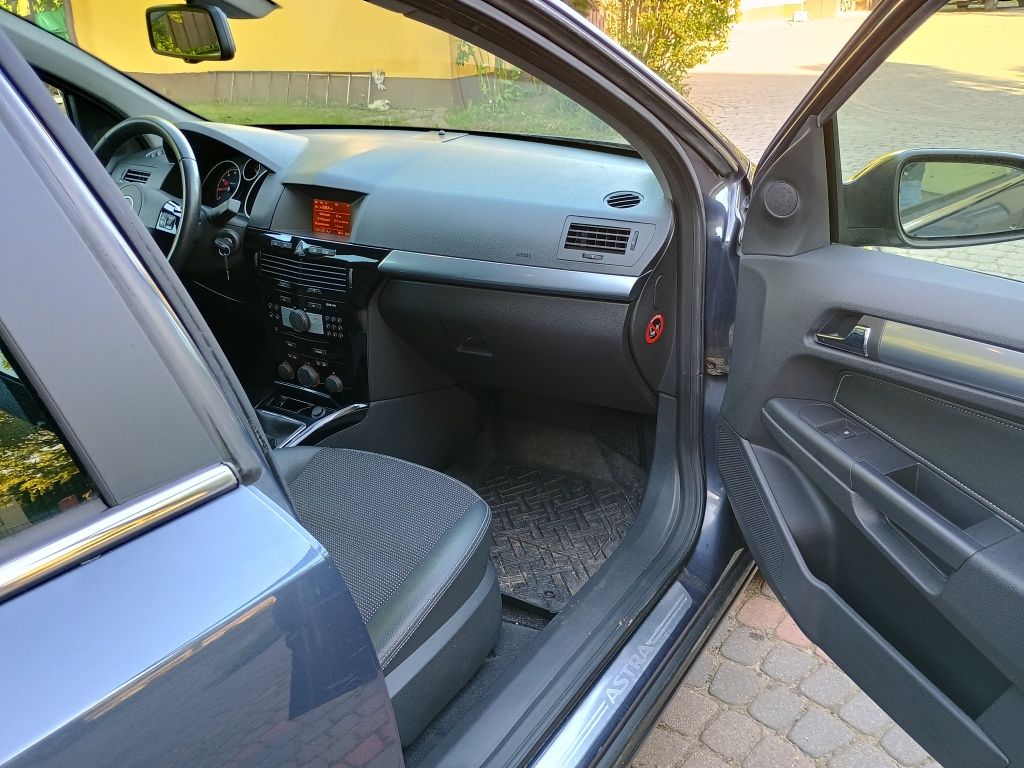 Opel Astra 2009r xenon