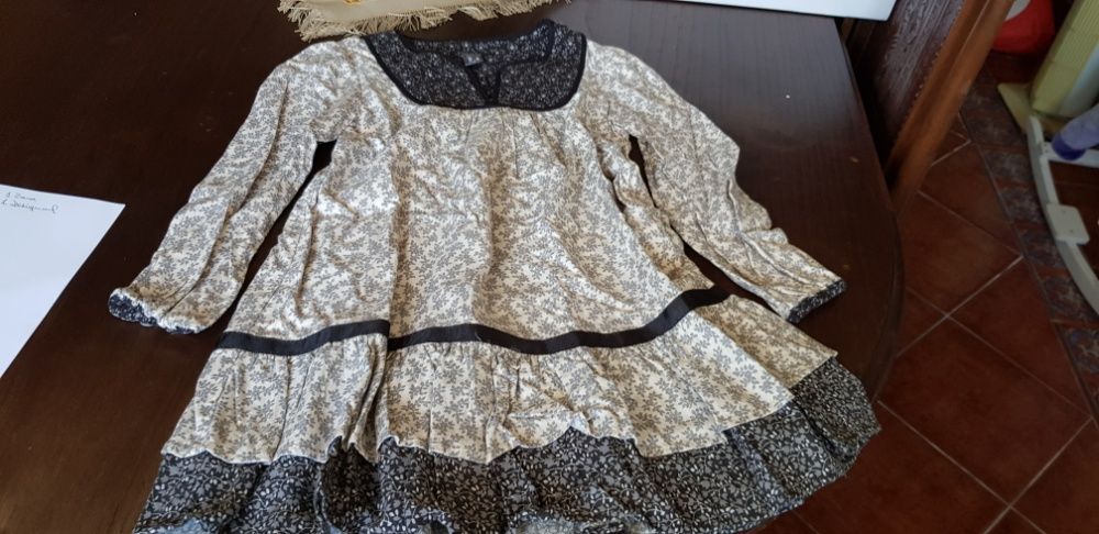 2 VESTIDOS Desigual e Zara 5-6 anos