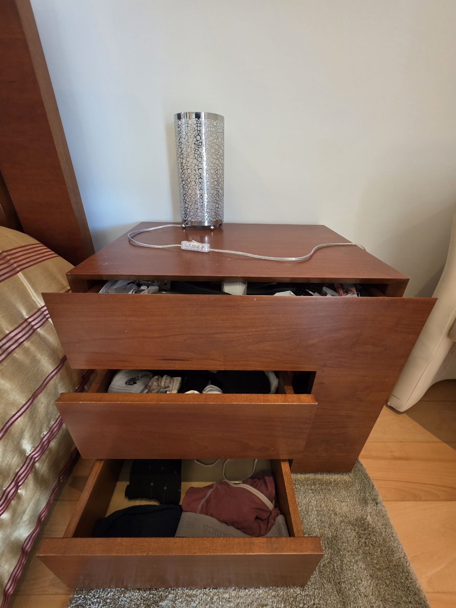 Quarto completo moderno king size em cerejeira massiça