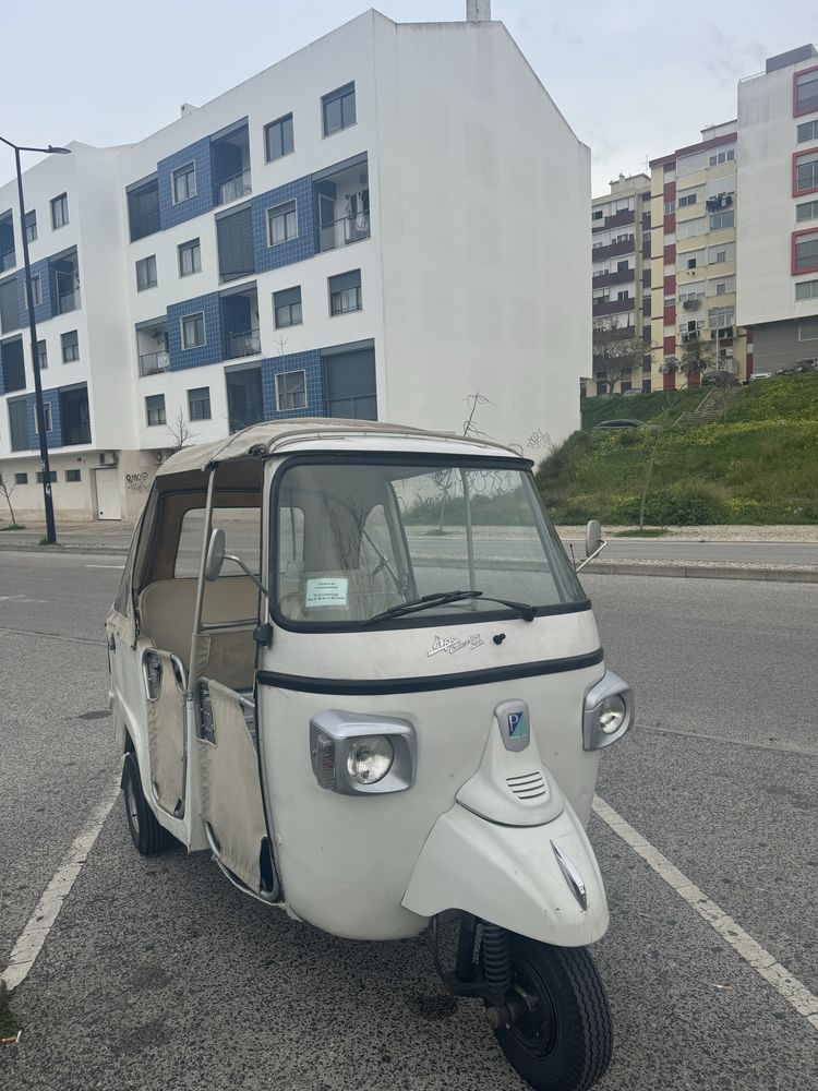 Tuk tuk Piaggio Ape Calessino 250