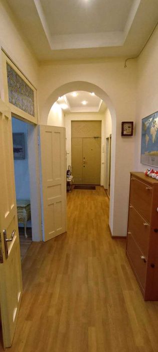 Продам 5 комнатную квартиру в Центре города  парк Глобы