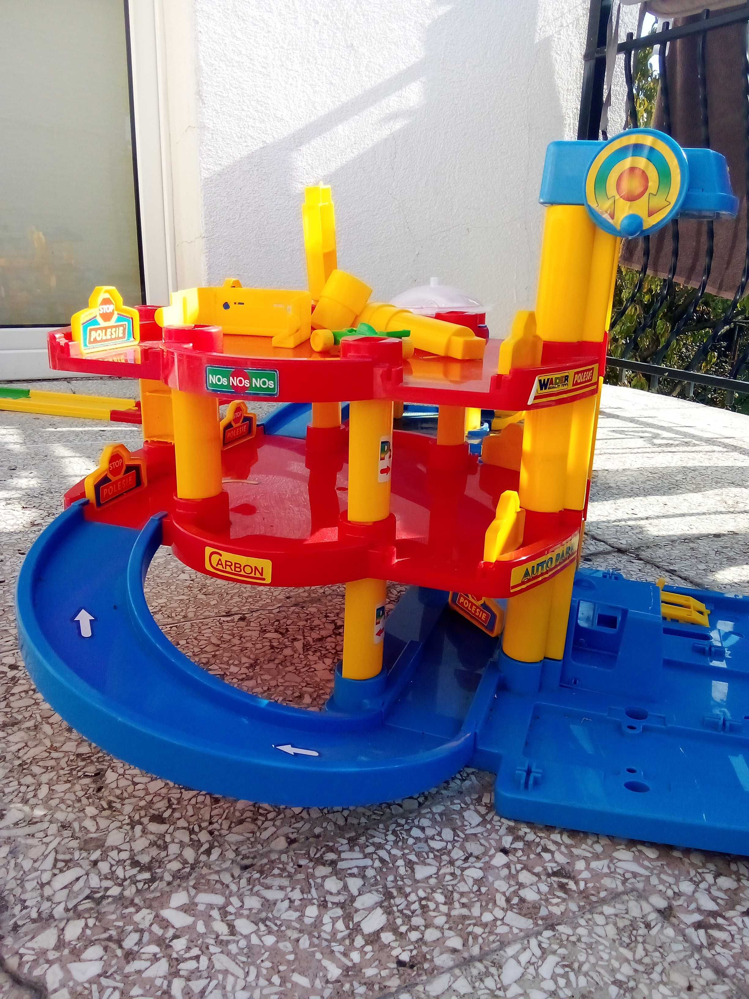 zjeżdżalnia dla aut garaż parking wader auto fla chlopca