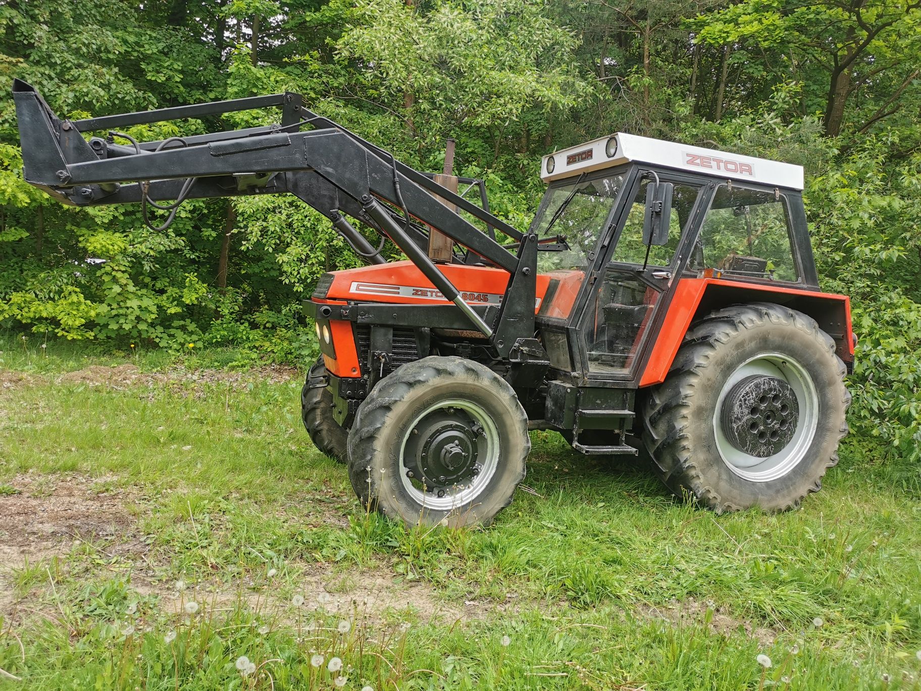 Zetor 8045 z turem