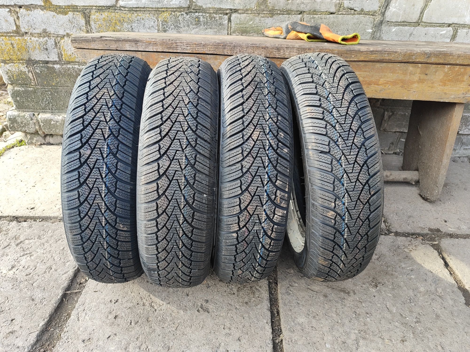 Новые зимние шины 155/70 R13