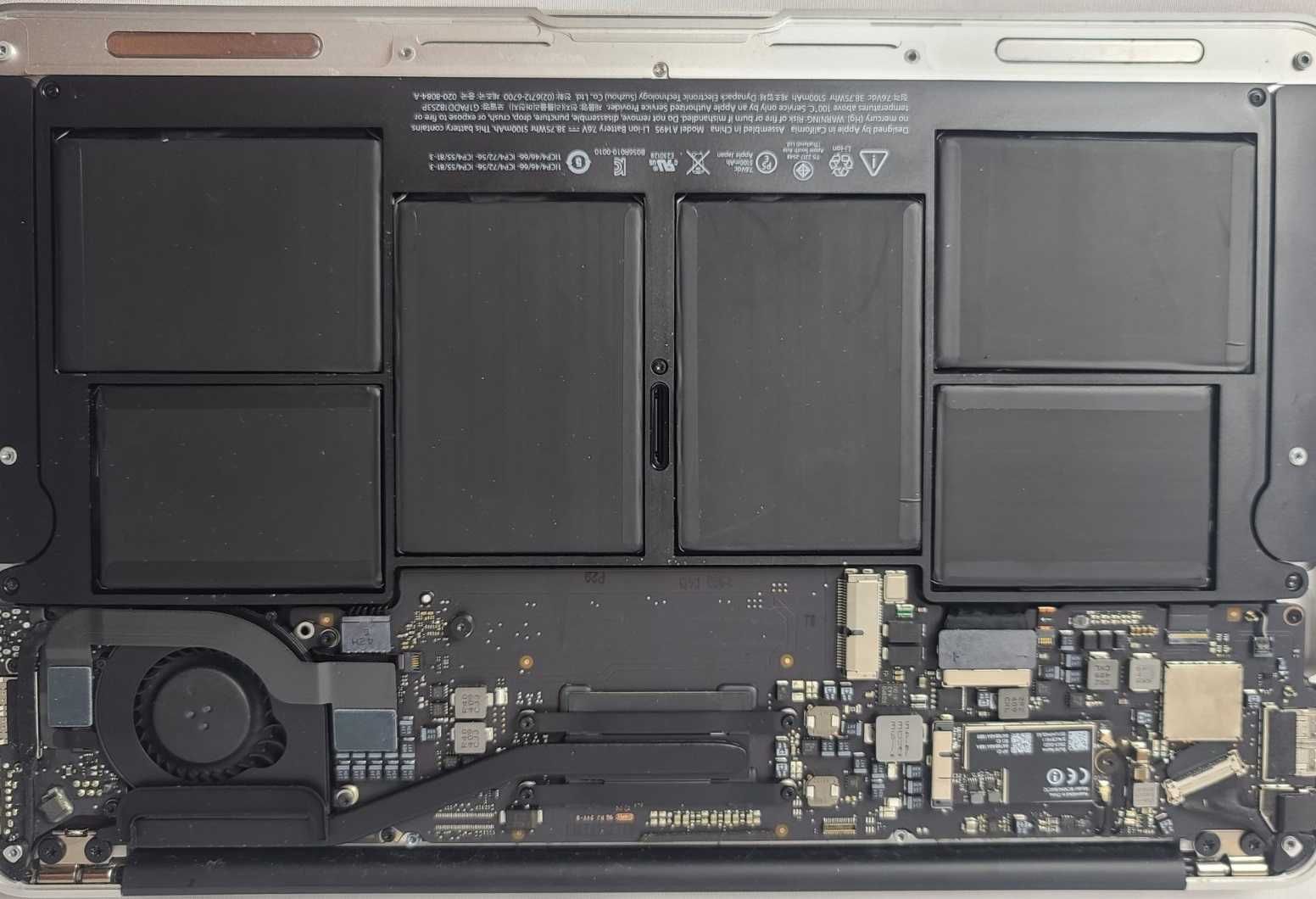 Macbook Air 2013 A1465 EMC2631 под запчасти или восстановление