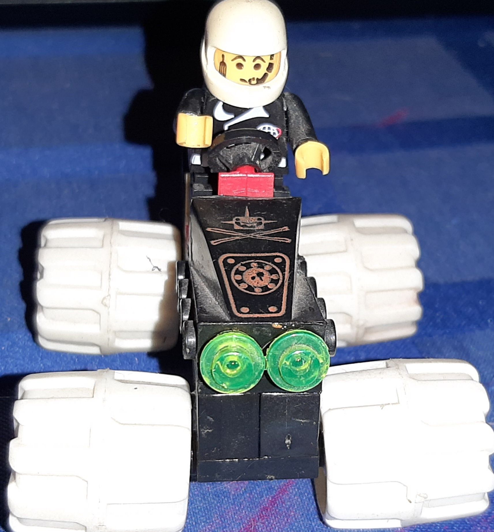 Lego машина с человечком
