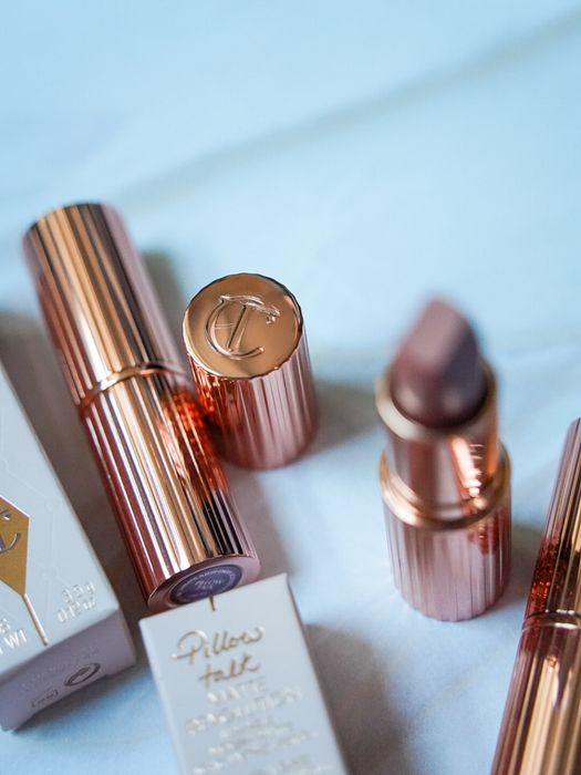 Помада Charlotte Tilbury matte revolution pillow talk