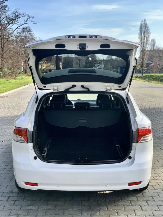 Продам Toyota Avensis T27, дизель 2.2 D4D