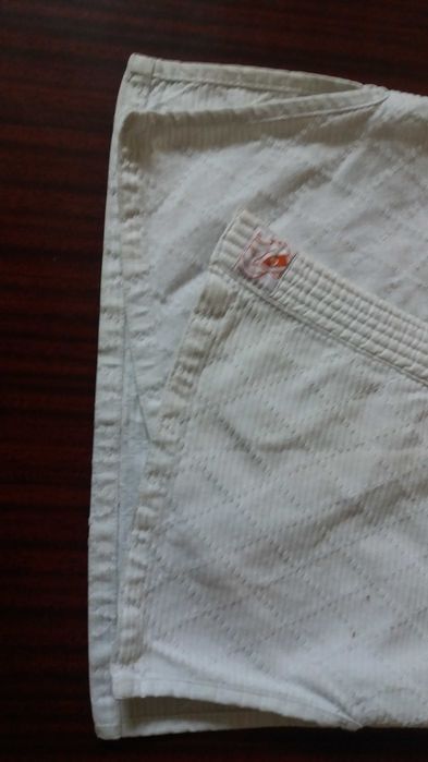 Продам детские спортивные штаны Adidas и куртку кимоно.