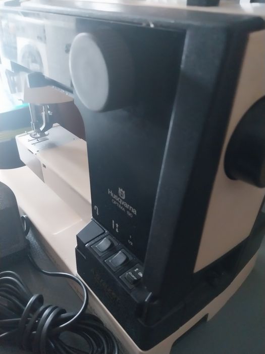 Maquina costura completa impecavel