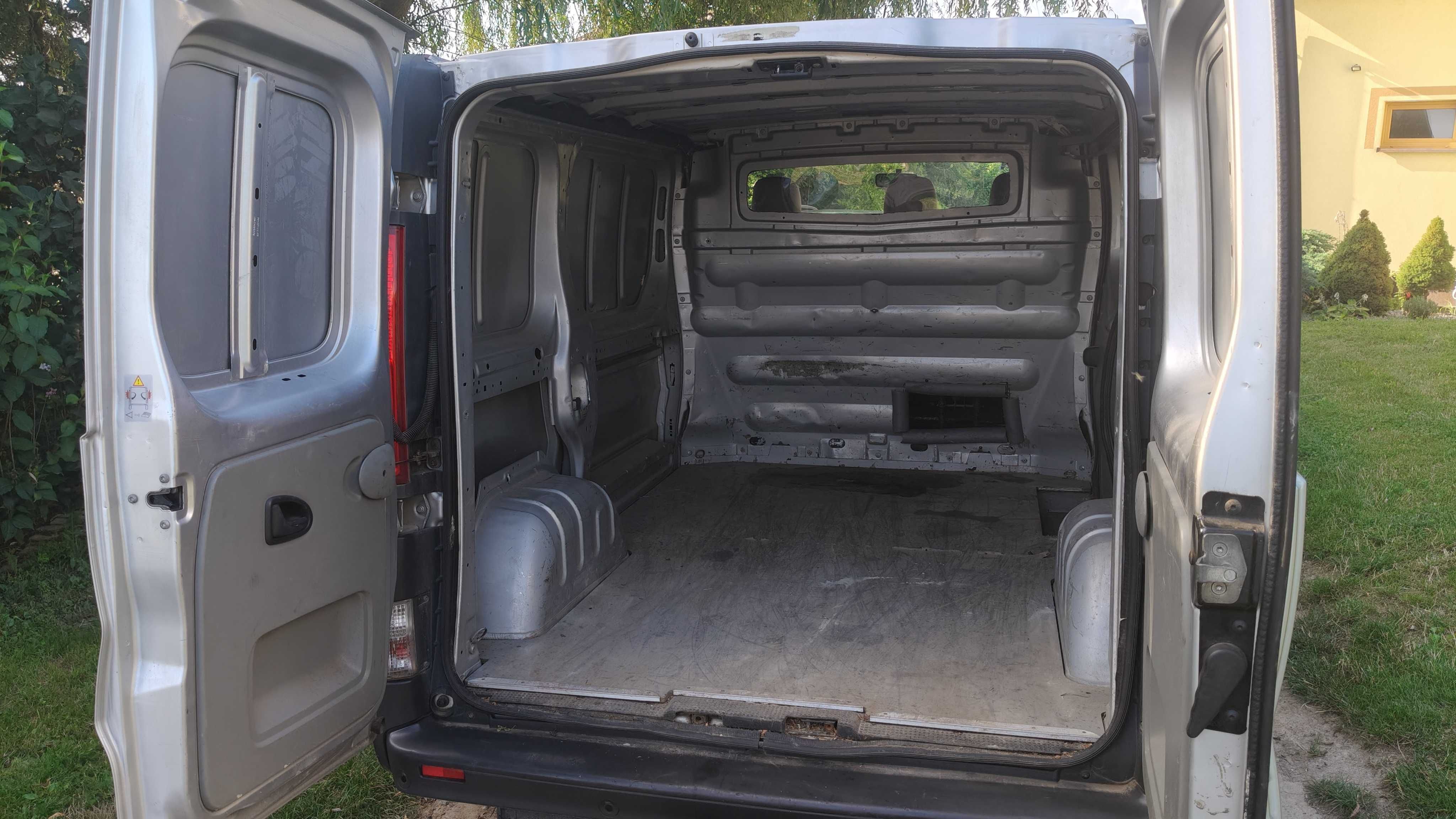 Opel Vivaro 2.0 / Hak / 3 osobowy / L1 H1 / Od osoby prywatnej