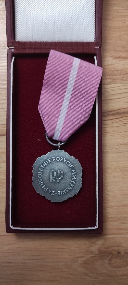 Stary medal odznaka odznaczenie za długoletnie pożycie małżeńskie PRL