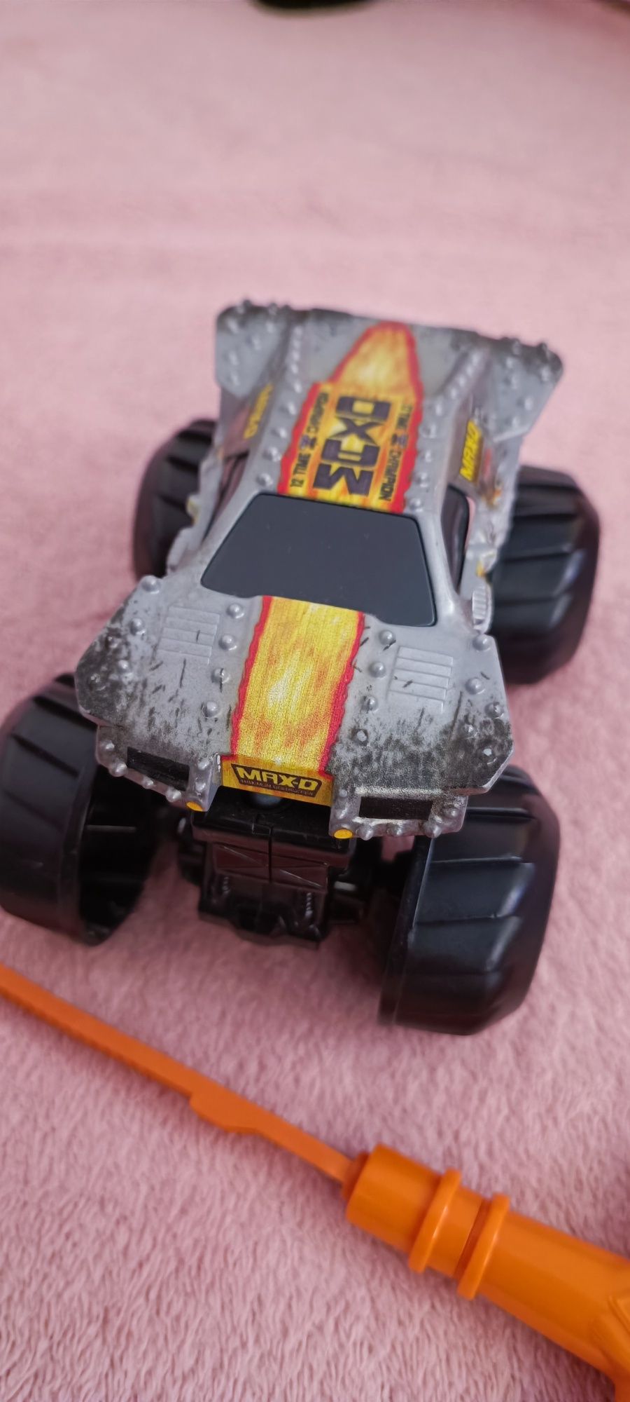 Carro monster jam max d com puxador de corda