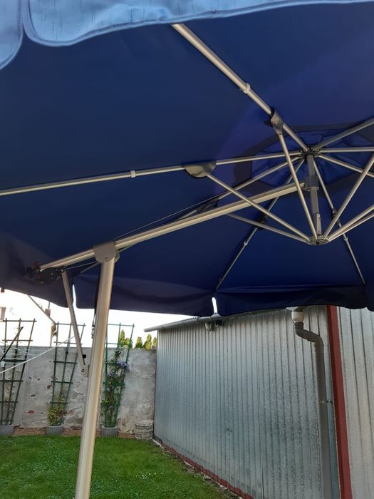 Parasole ogrodowy na wysięgniku