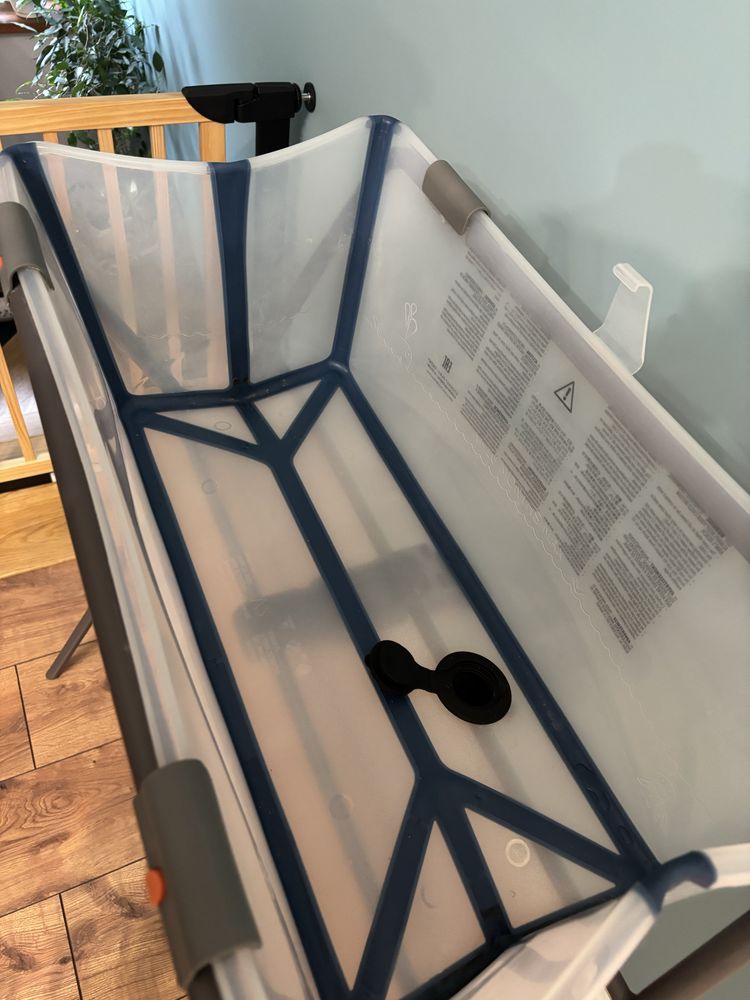 Wanienka Stokke Flexi Bath z stojakiem i wkładką niemowlęcą