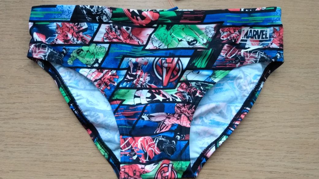 Nowe 152 kąpielówki Speedo Marvel