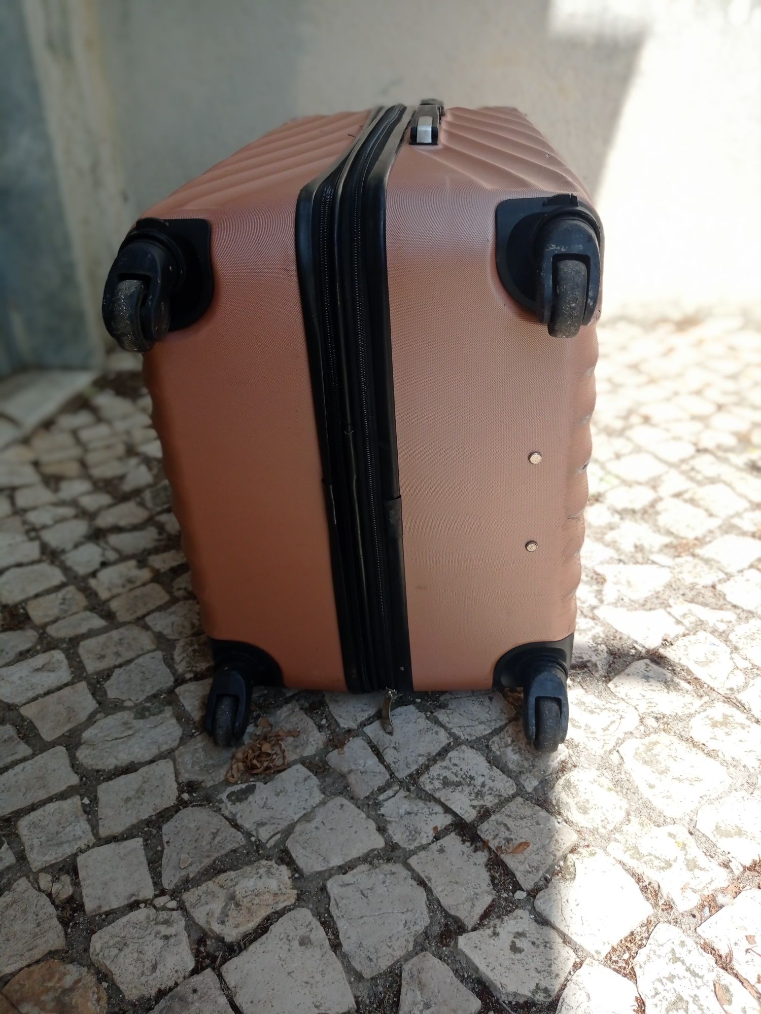 Mala de viagem em bom estado