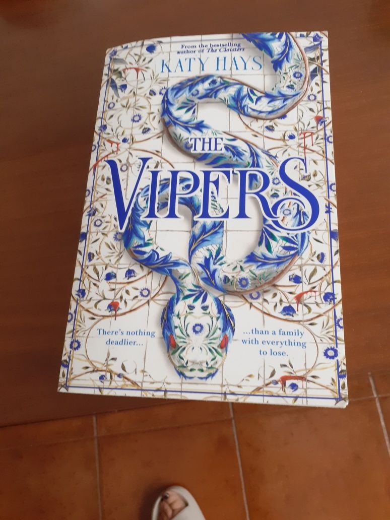 Livro "The Vipers" de Katy Hays